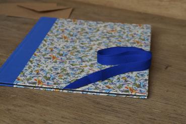 Preview: Handgemachte Mappe mit blauem Baumwollbandverschluß